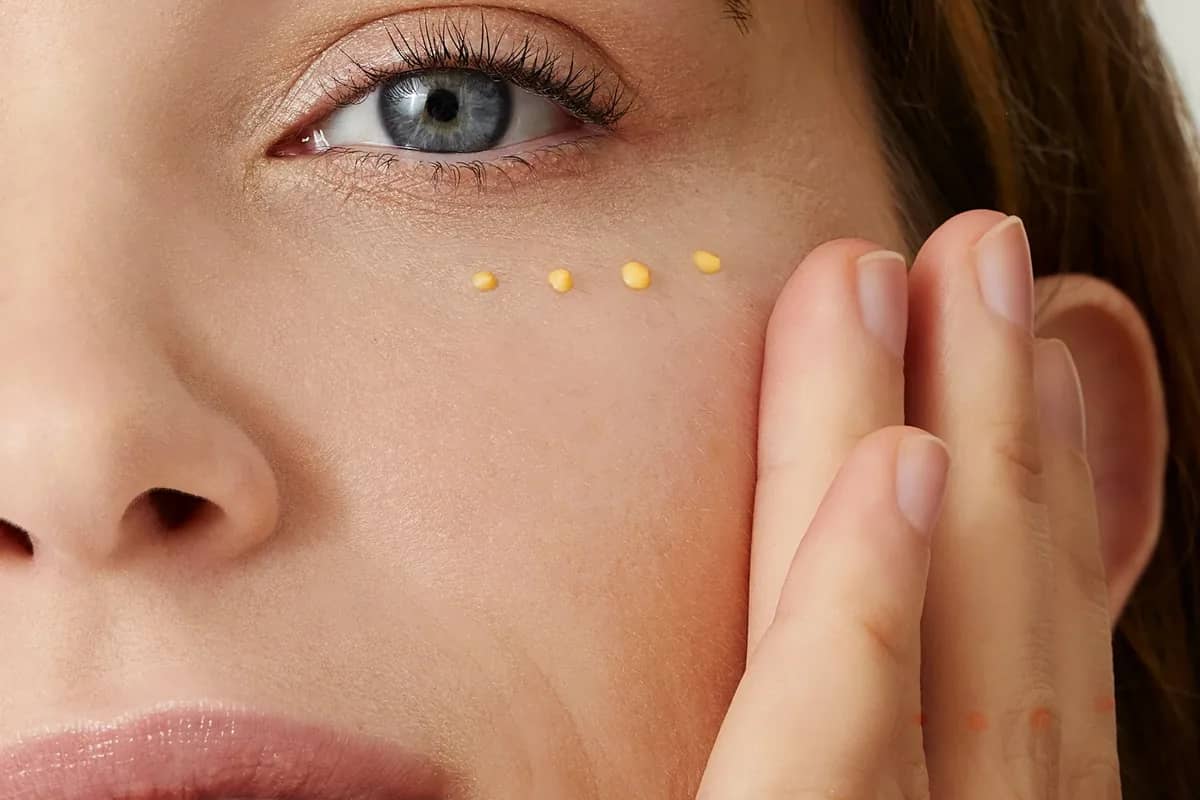 رتینول برای دور چشم؛ خوب است یا مضر؟ راهنمای استفاده