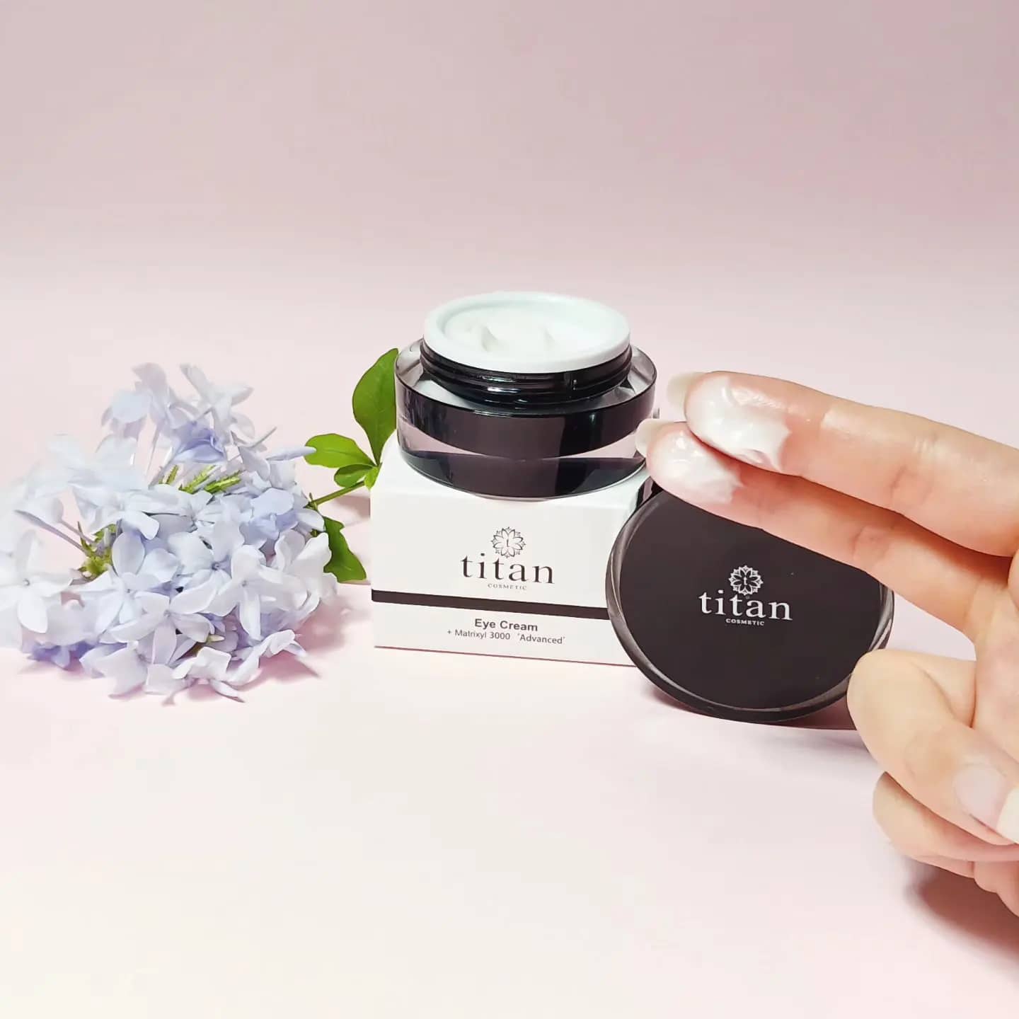 کرم دور چشم تایتان titan cosmetic advanced eye cream with matrixyl 3000